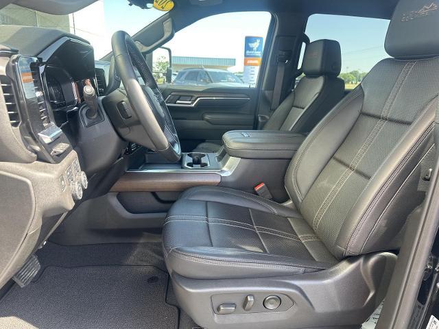 2025 Chevrolet Silverado Hd - $71,998