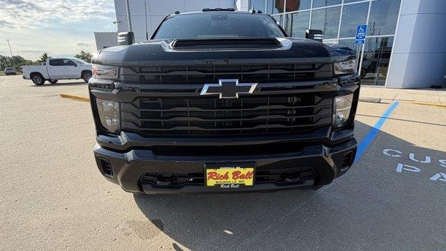 2024 Chevrolet Silverado 2500HD Custom