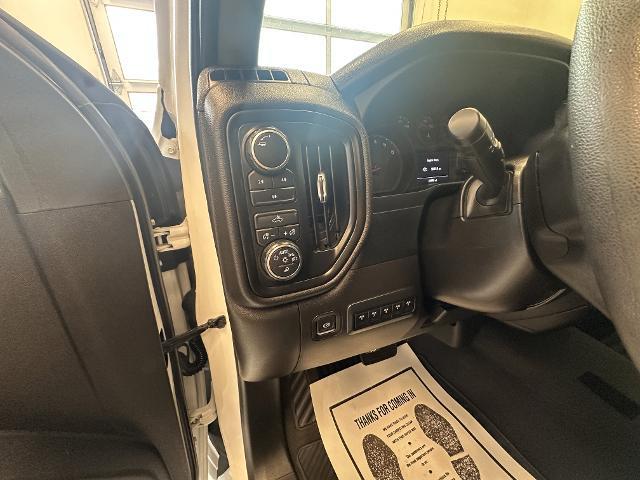 2022 Chevrolet Silverado Hd - $42,575