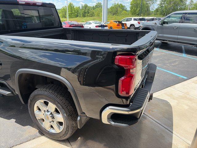 2022 Chevrolet Silverado Hd - $38,979