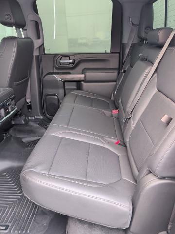 2022 Chevrolet Silverado Hd - $44,000