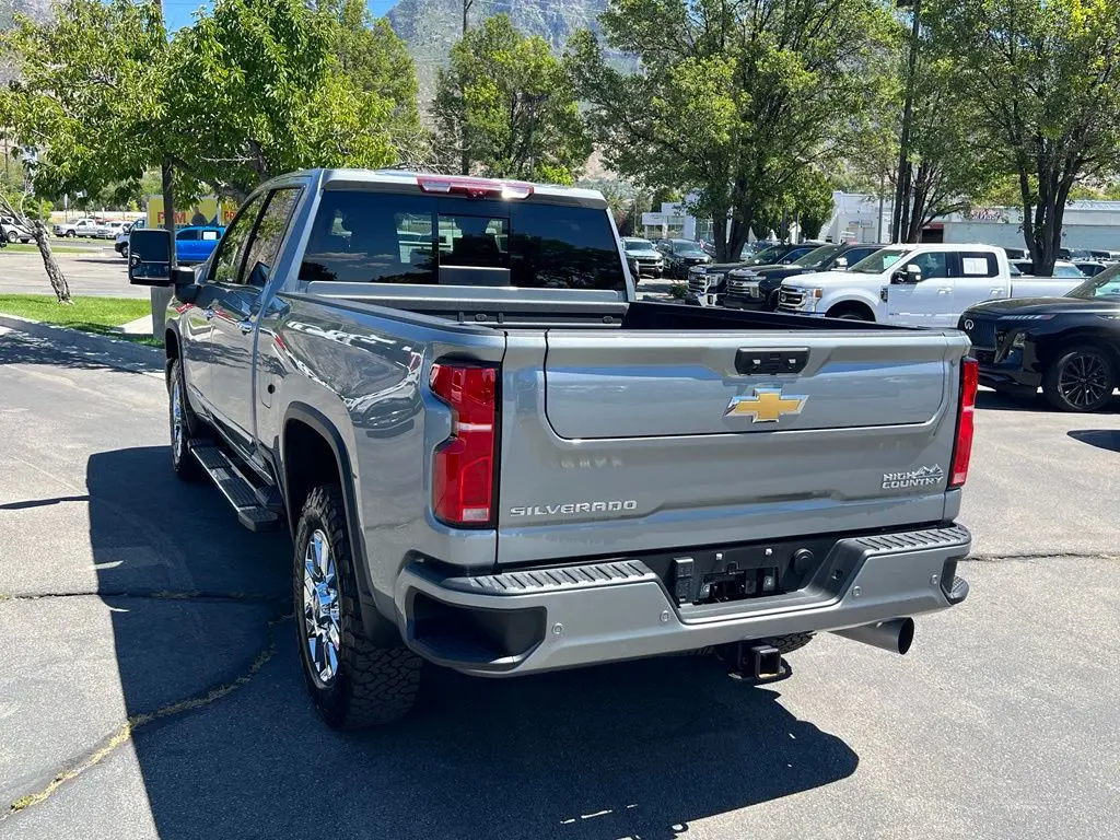 2024 Chevrolet Silverado Hd - $68,000