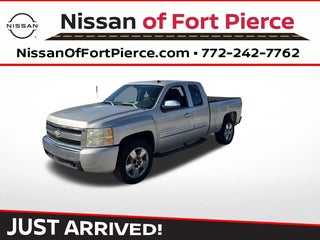 2009 Chevrolet Silverado 1500 with Silver Birch Metallic Exterior