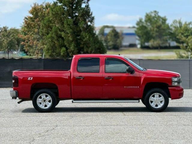 2007 Chevrolet Silverado - $8,950