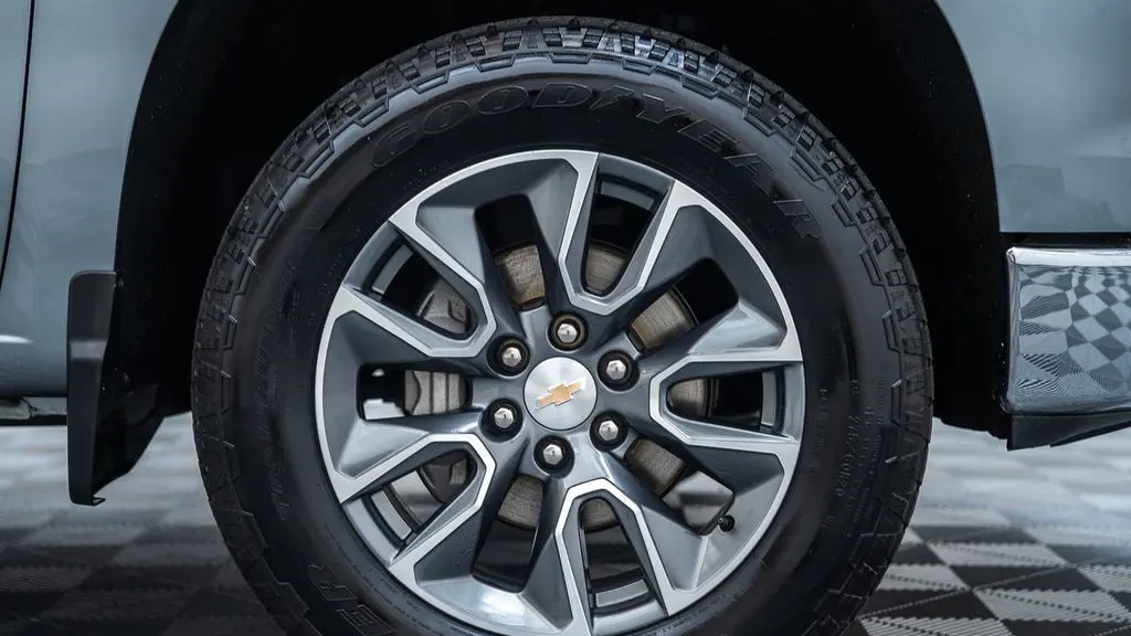 2025 Chevrolet Silverado 1500 LT