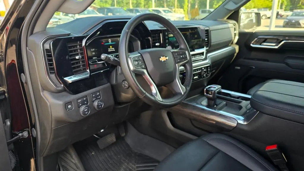 2025 Chevrolet Silverado 1500 LTZ