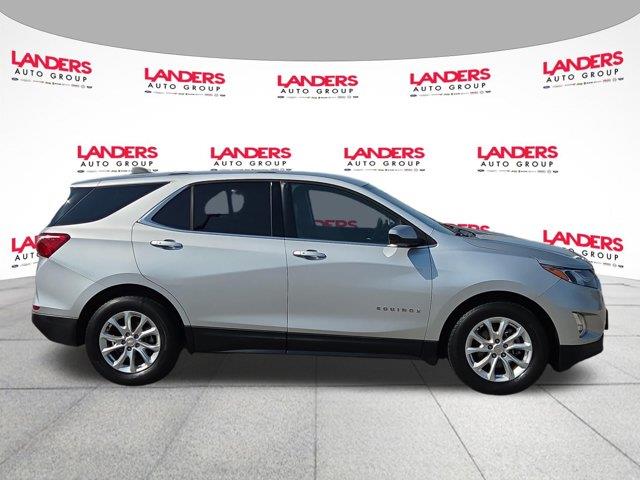 2019 Chevrolet Equinox LT — photo 1 of 12