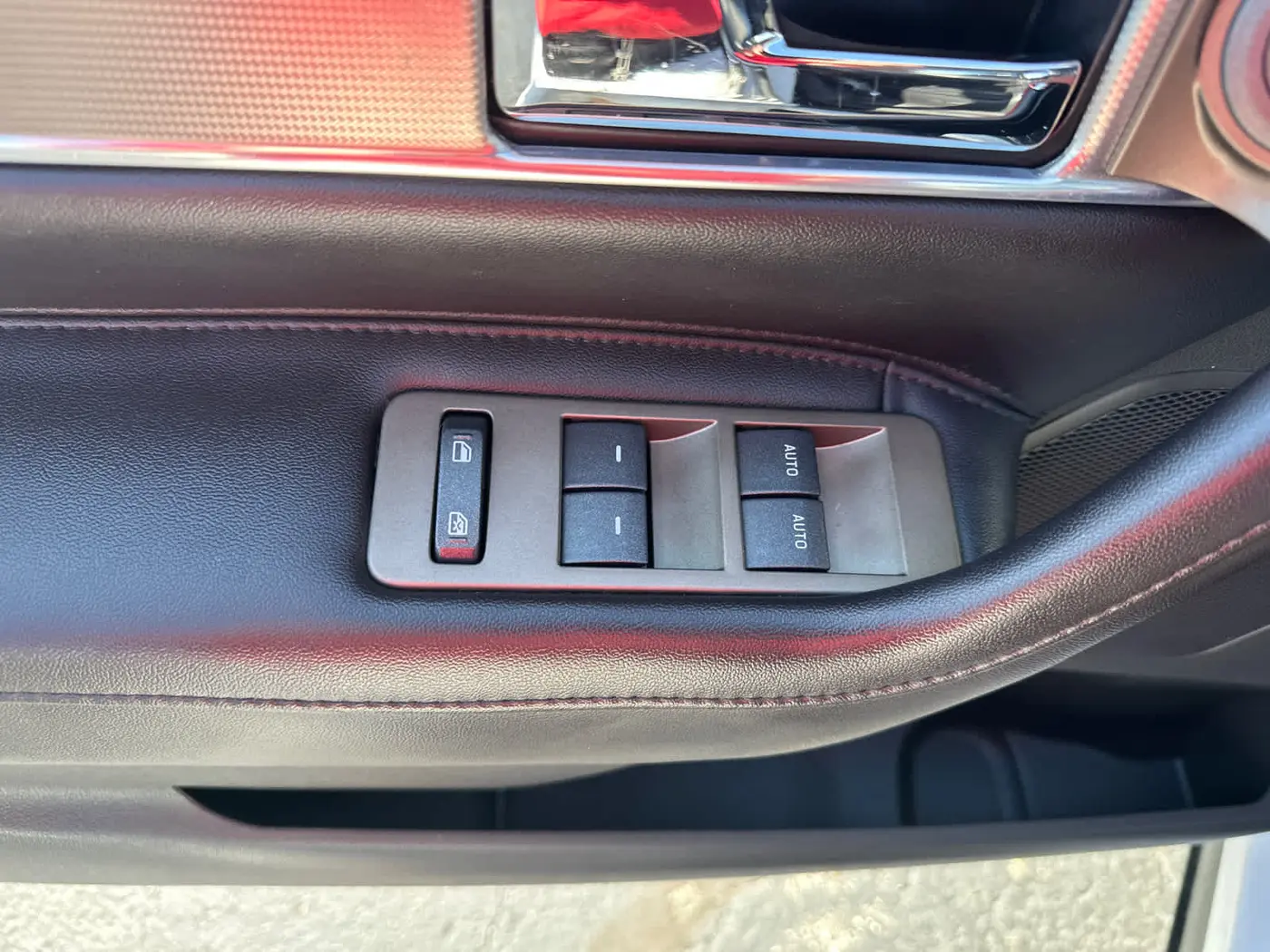 2013 Lincoln MKX - $8,990
