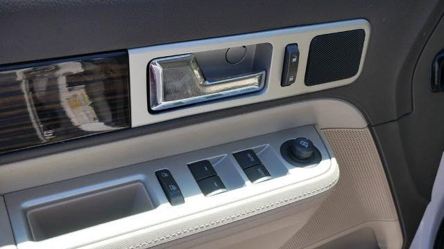 2010 Lincoln MKX Base