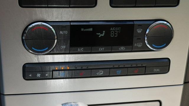 2010 Lincoln MKX Base