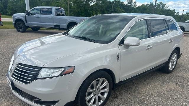 2019 Lincoln MKT Base
