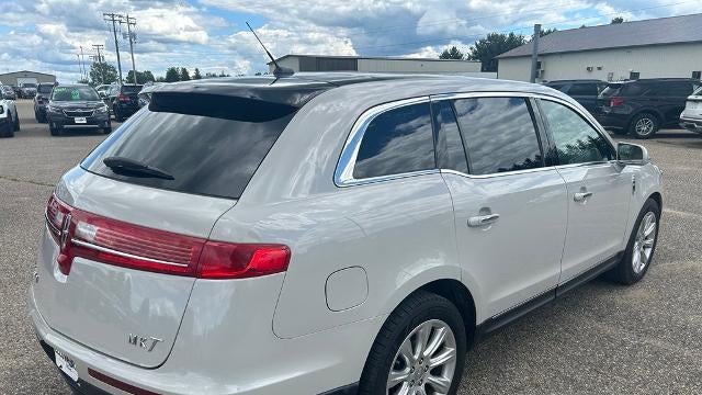 2019 Lincoln MKT Base