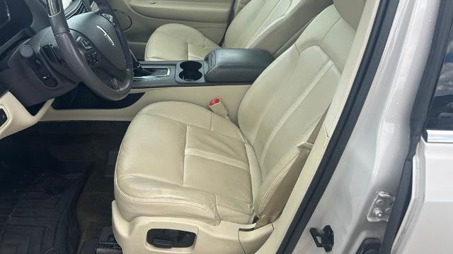 2019 Lincoln MKT Base