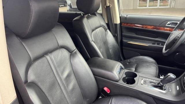 2019 Lincoln MKT Base