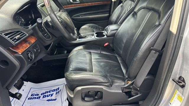 2019 Lincoln MKT Base