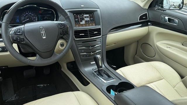 2019 Lincoln MKT Base