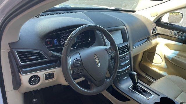 2014 Lincoln MKT Base