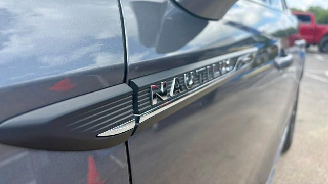 2022 Lincoln Nautilus Standard