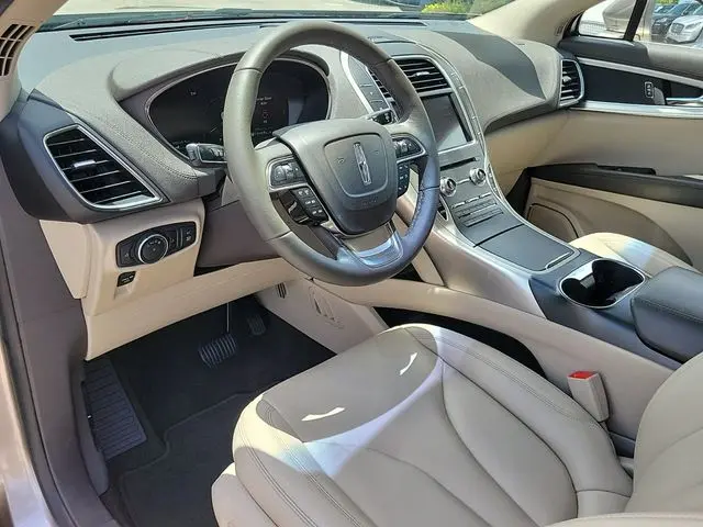 2019 Lincoln Nautilus - $19,990