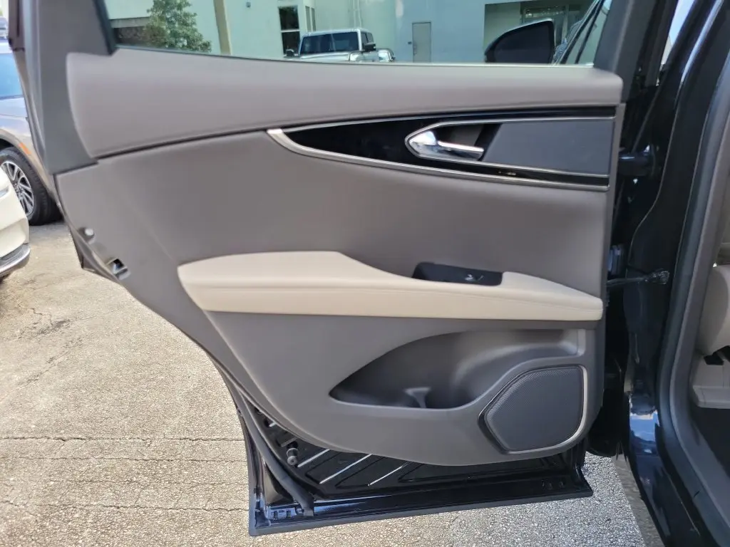 2022 Lincoln Nautilus - $24,995