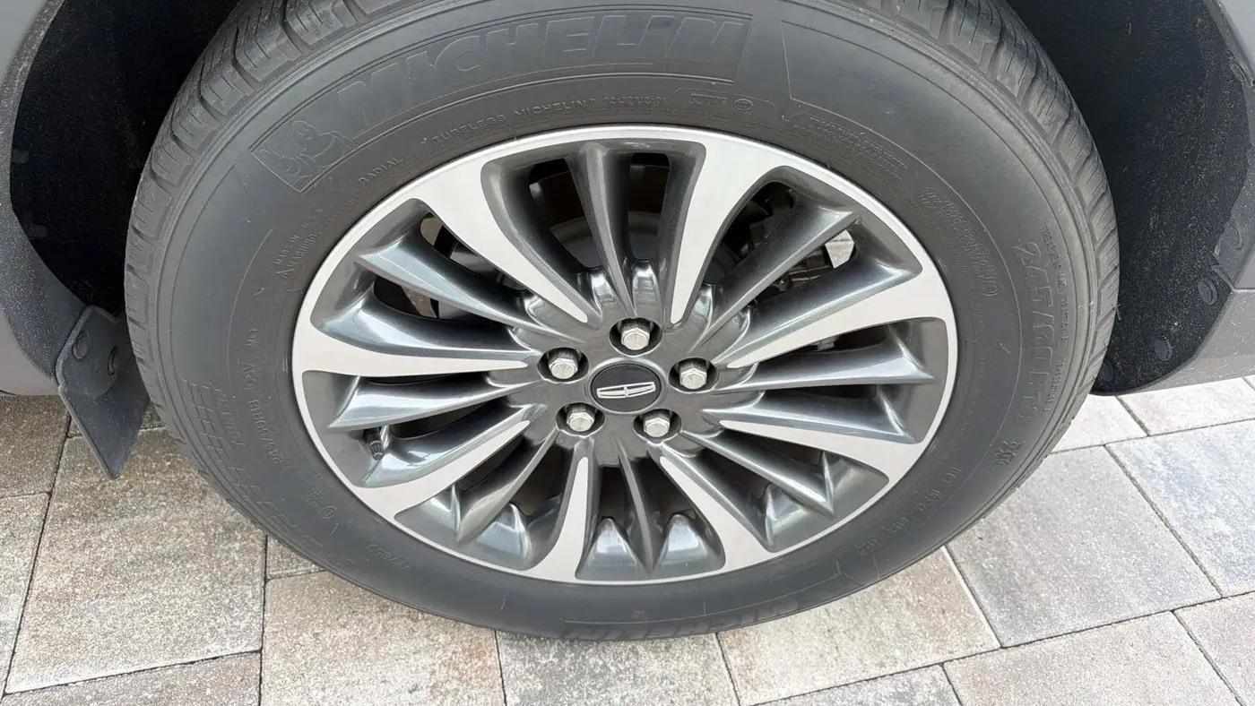 2022 Lincoln Nautilus Standard