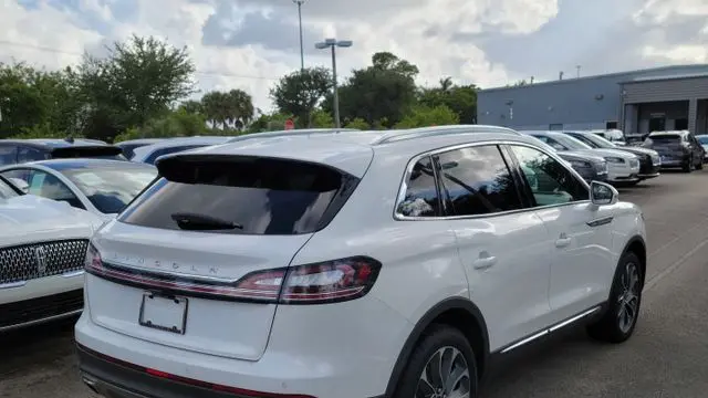 2023 Lincoln Nautilus Standard