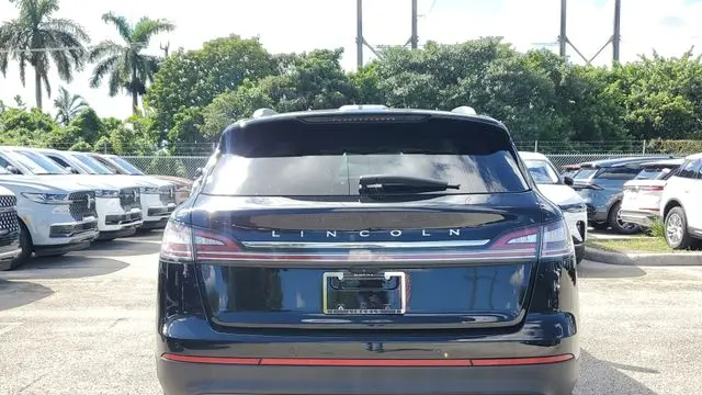 2022 Lincoln Nautilus Standard