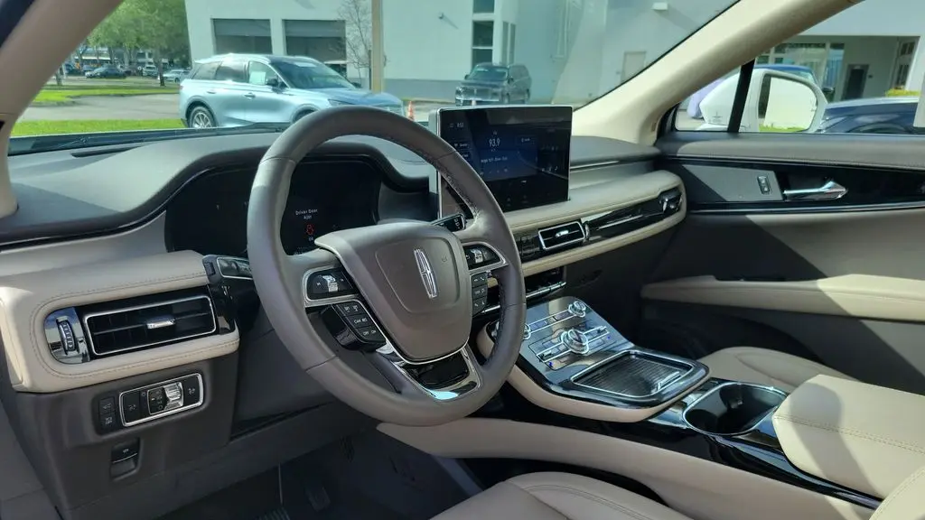 2023 Lincoln Nautilus Standard