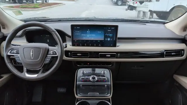 2023 Lincoln Nautilus Standard