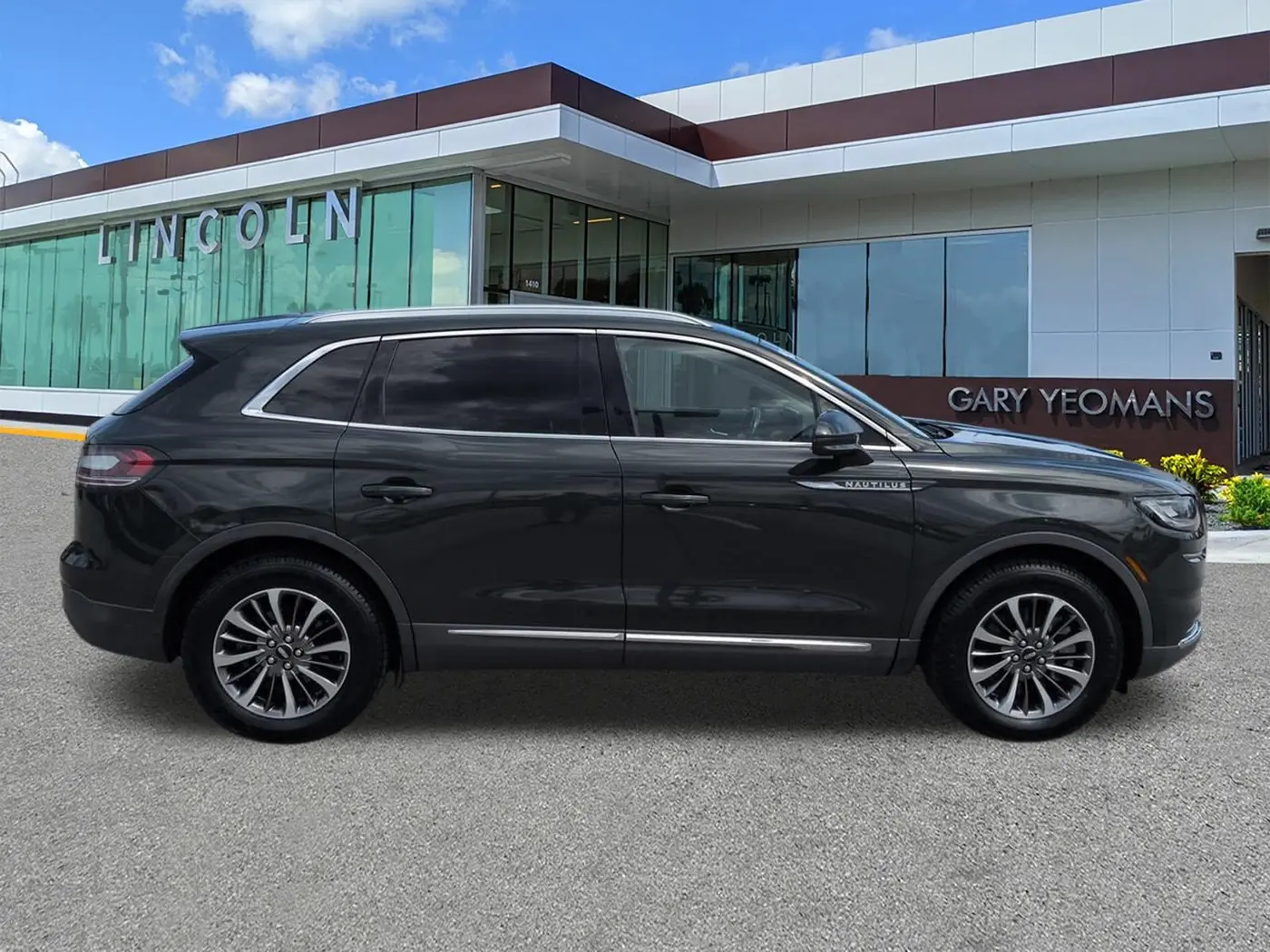 2022 Lincoln Nautilus - $22,114