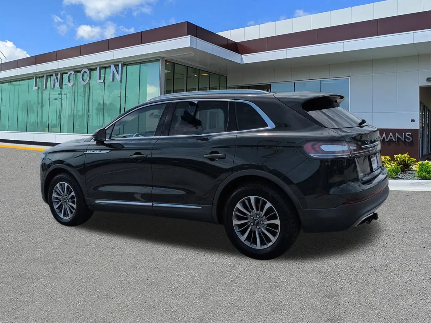 2022 Lincoln Nautilus - $22,114