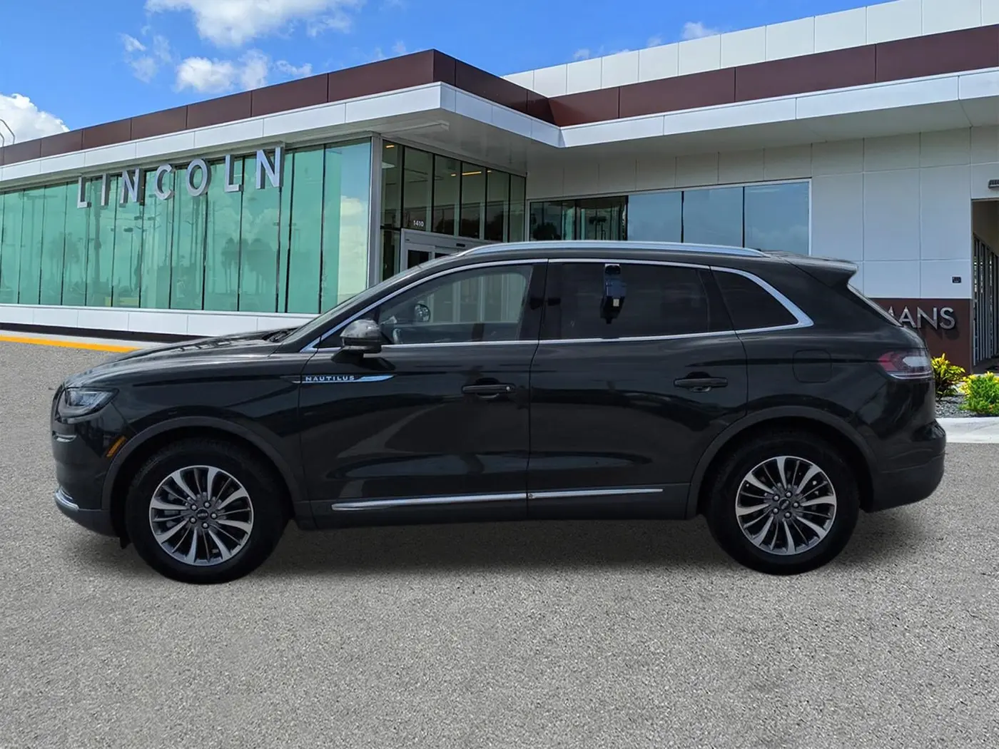 2022 Lincoln Nautilus - $22,114