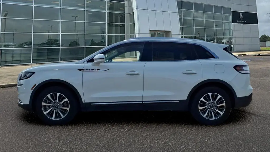 2023 Lincoln Nautilus Standard