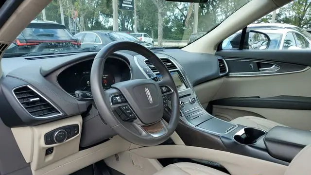2019 Lincoln Nautilus Select