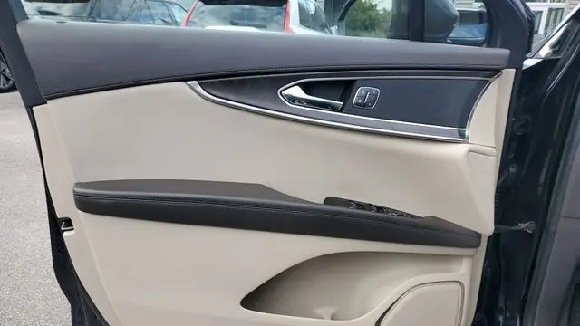 2019 Lincoln Nautilus Select