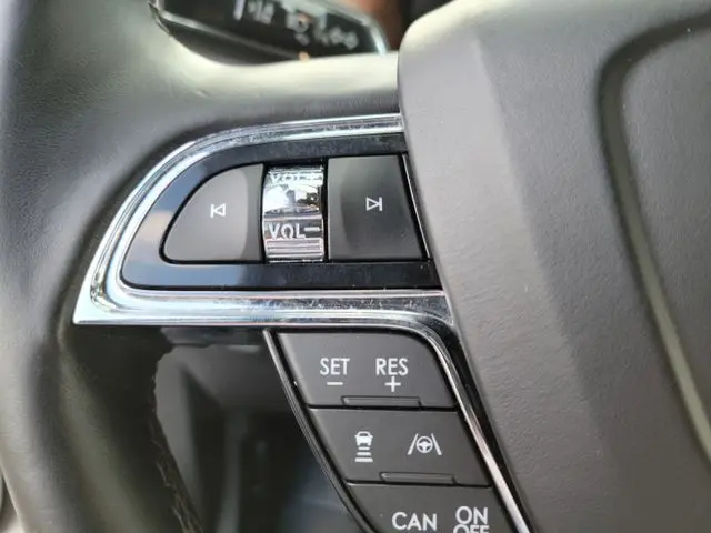 2020 Lincoln Nautilus - $18,990