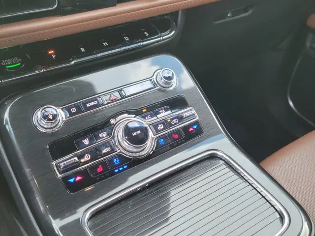 2020 Lincoln Nautilus - $18,990