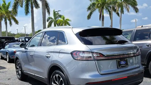 2022 Lincoln Nautilus Reserve