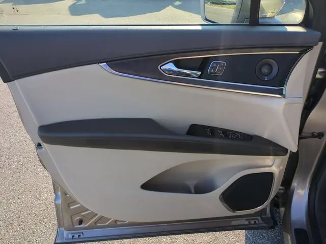 2020 Lincoln Nautilus - $18,499
