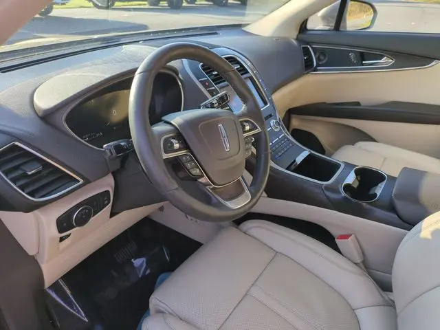 2020 Lincoln Nautilus - $18,499