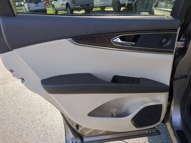 2020 Lincoln Nautilus - $18,499