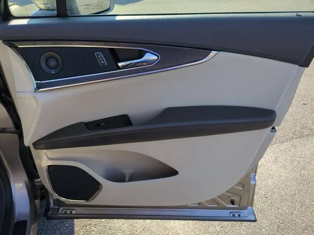 2020 Lincoln Nautilus - $18,499