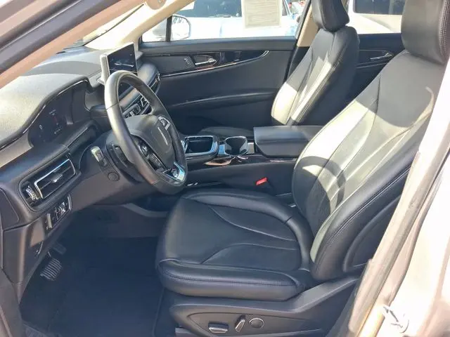 2023 Lincoln Nautilus - $32,990