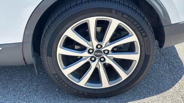 2019 Lincoln Nautilus Select