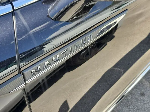 2023 Lincoln Nautilus - $30,990