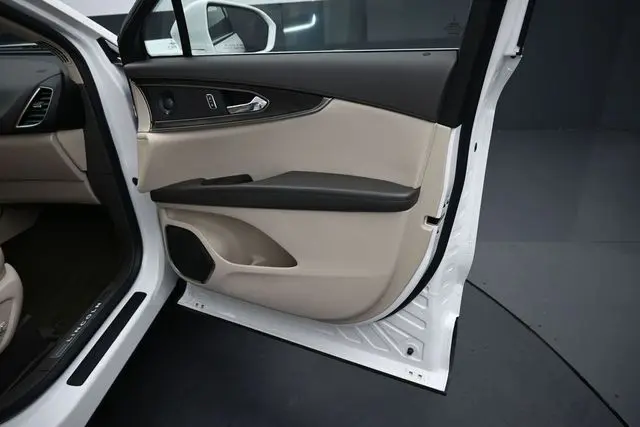2020 Lincoln Nautilus - $21,873
