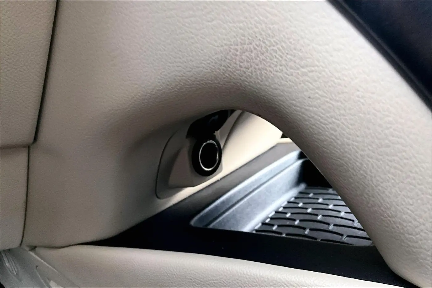 2019 Lincoln Nautilus - $21,900
