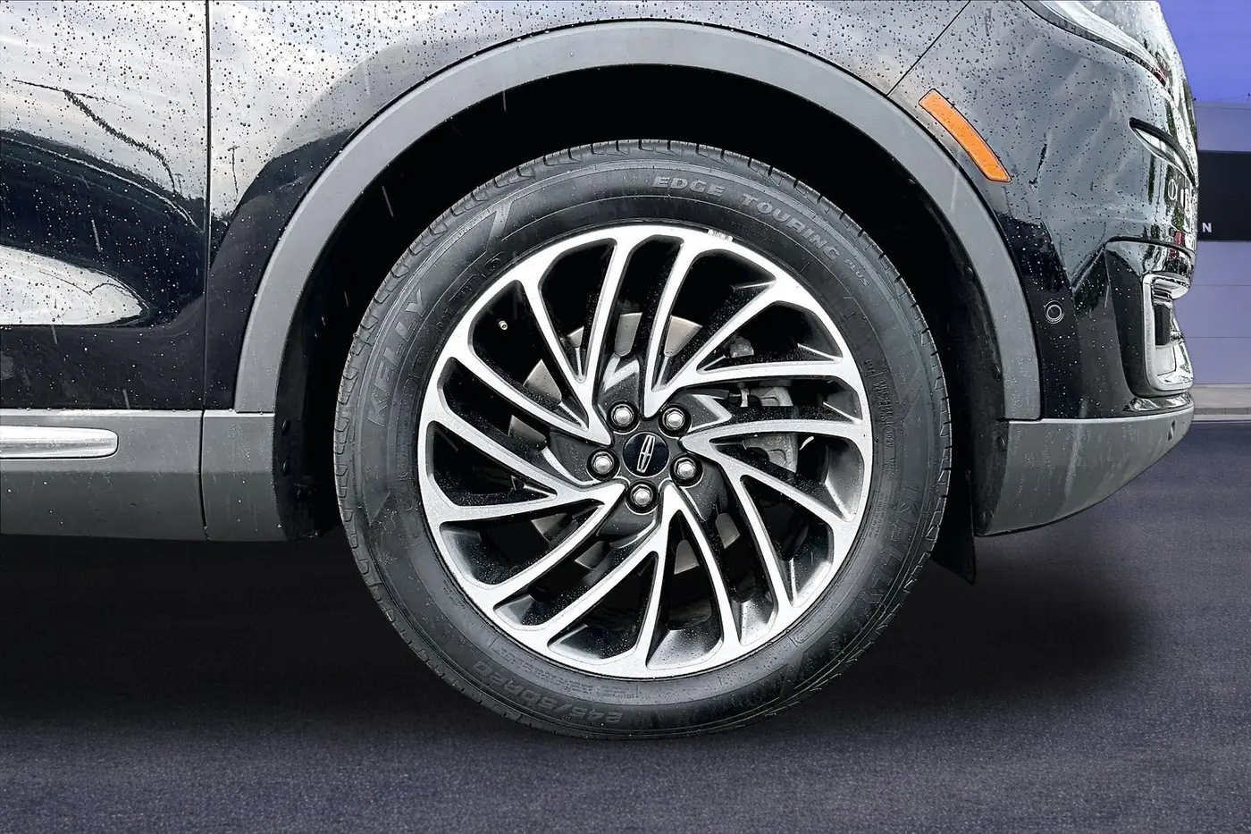 2019 Lincoln Nautilus - $21,900