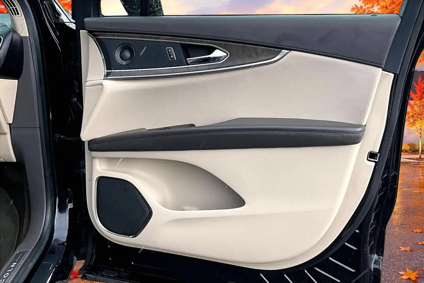 2019 Lincoln Nautilus - $21,800