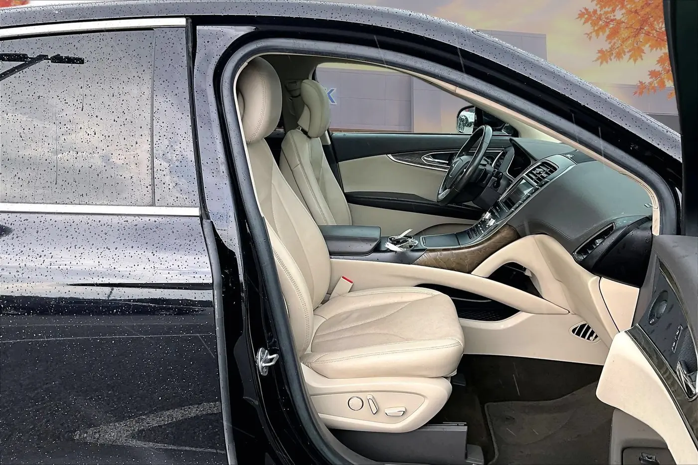 2019 Lincoln Nautilus - $21,800